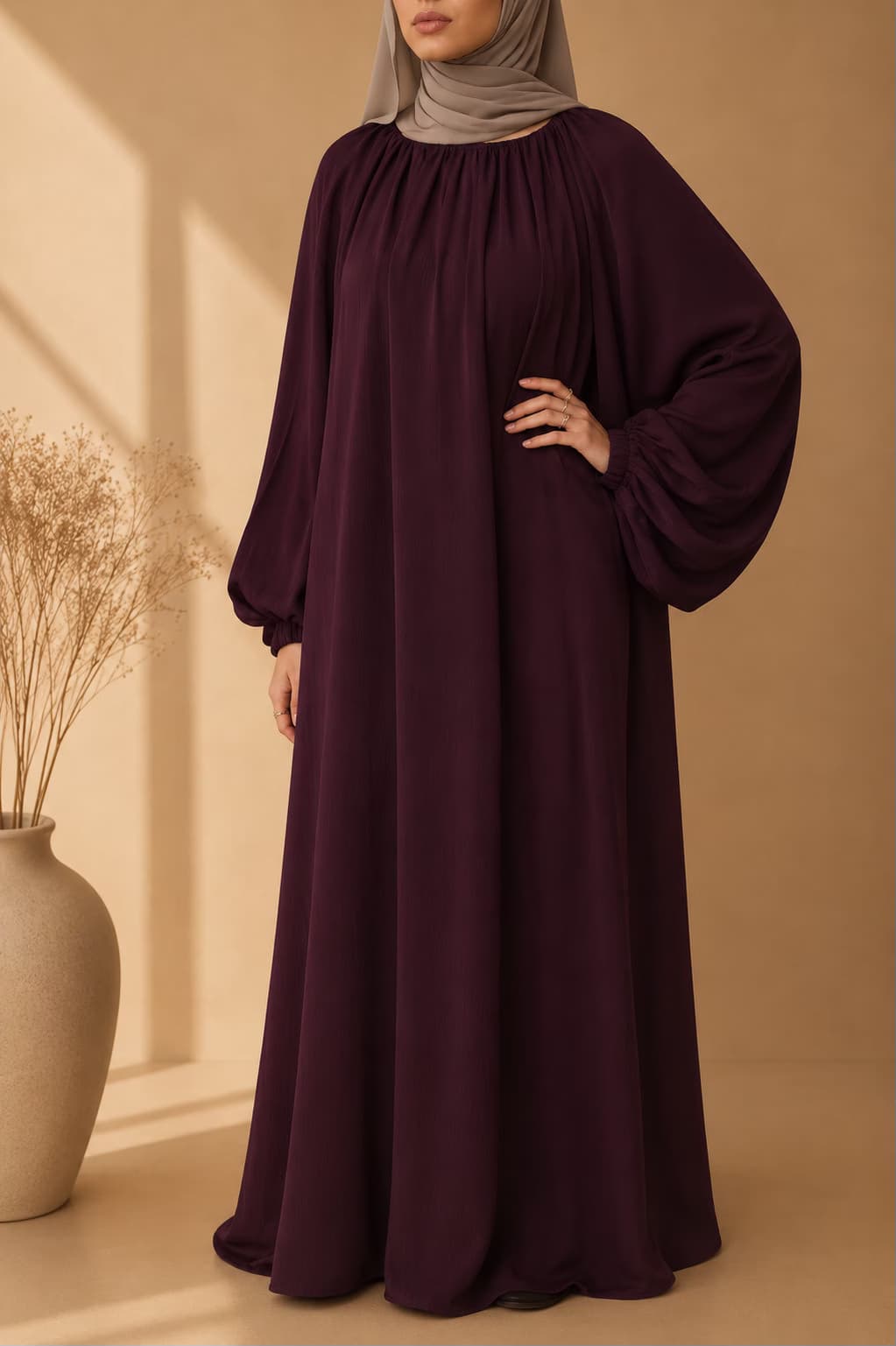Abaya Noor en aubergine, manches ballon