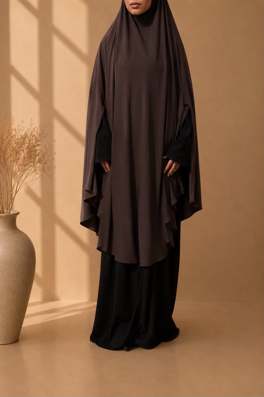 Khimar Sakina en deux pièces, marron sur jupe noire